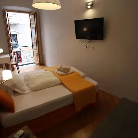 Numero 3 Πανσιόν